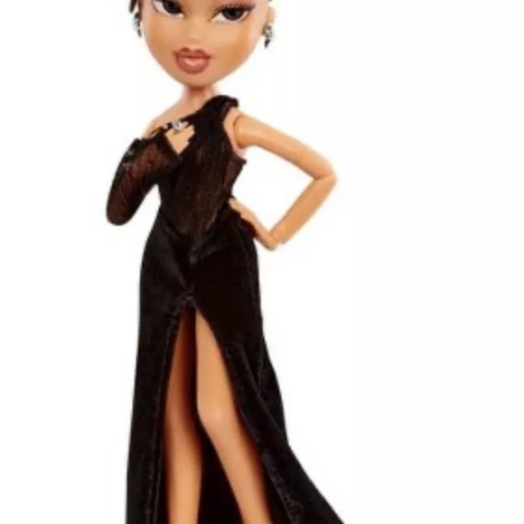 Bratz 2023 Celebrity Kylie Jenner Night Time Designer Edition - Picture 6 of 12